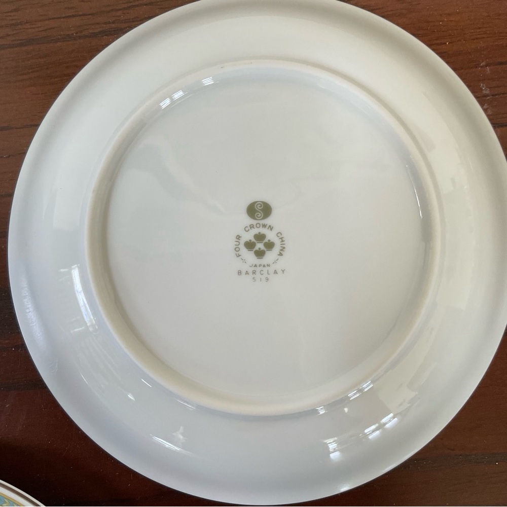 Four Crown China Barclay 519 dinner plate - Picture 3 of 3